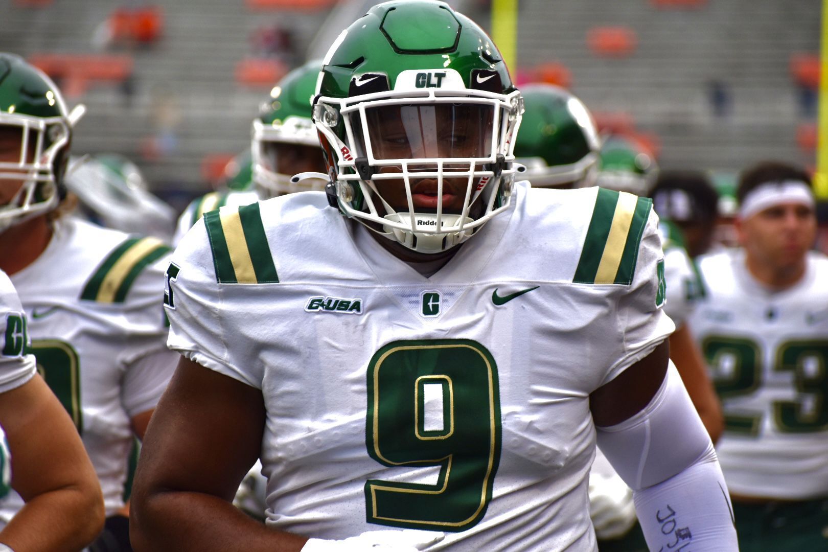 PHOTOS: Illinois warms up against Charlotte